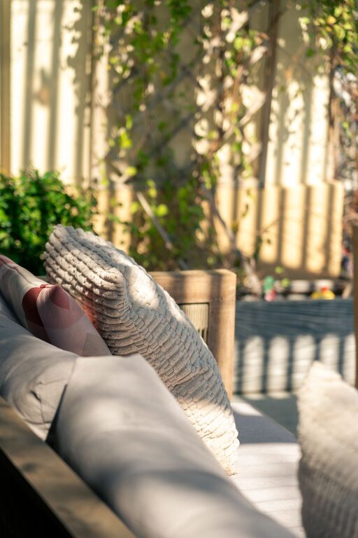 Tips for Creating a Cozy and Inviting Outdoor Living Space in Any Backyard